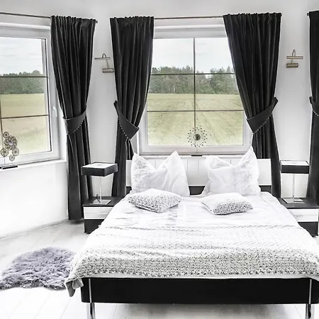 ベッド・アンド・ブレックファスト Palacyk Lesny