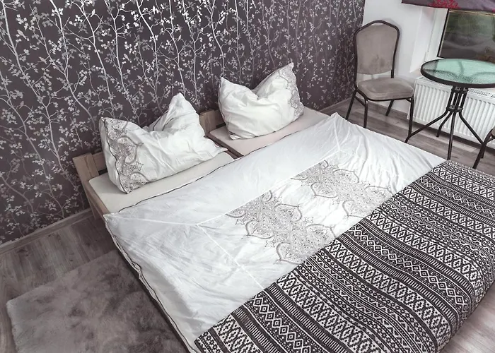 Palacyk Lesny * Lacza