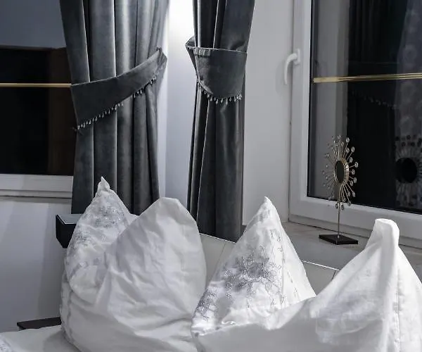 Palacyk Lesny ベッド・アンド・ブレックファスト *